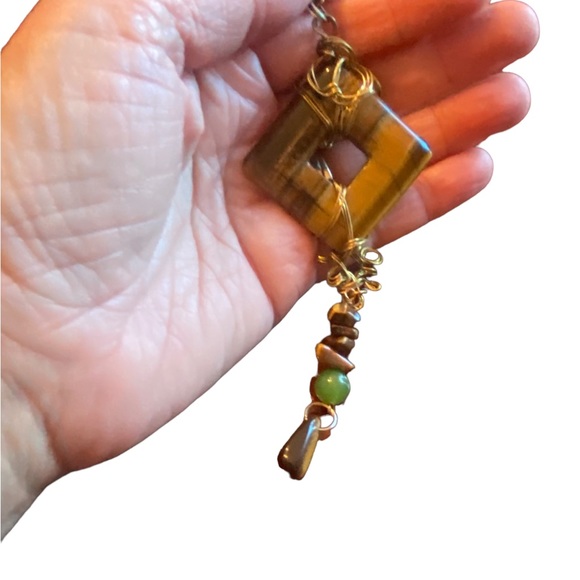 Twisted Metal and Stone Necklace - Picture 3 of 6